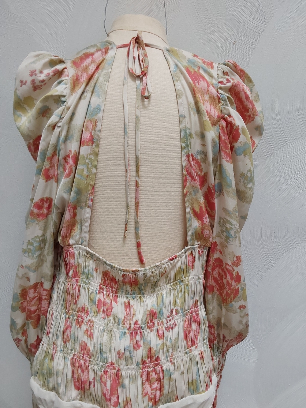Free PEOPLE Smock It To You Floral Open-Back Smocked  Bodysuit M - Picture 3 of 7